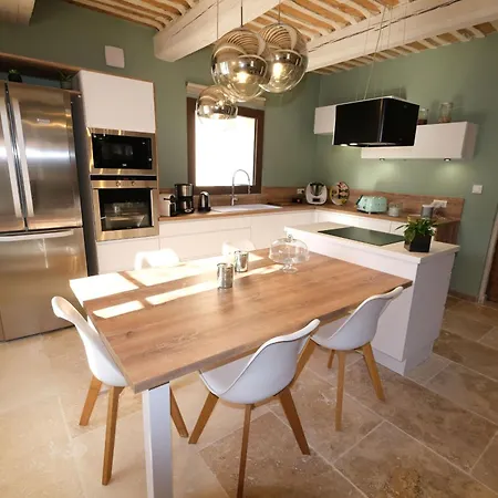 Prestigious Mas: Countryside Retreat Near Avignon With Pool Holiday home